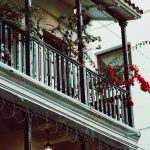🎭👠 Get Off the Sidewalk, Sweetheart — The Real Party’s on the Balcony! 👻💀